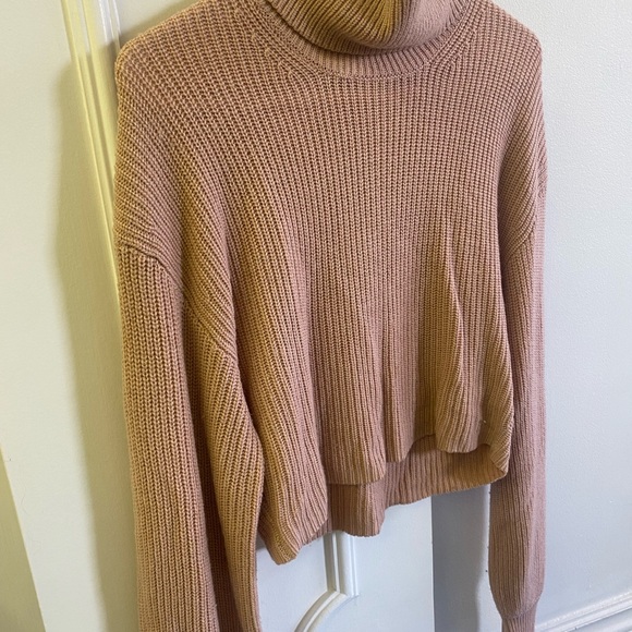 Aritizia cropped pink turtle neck sweater - Picture 3 of 6
